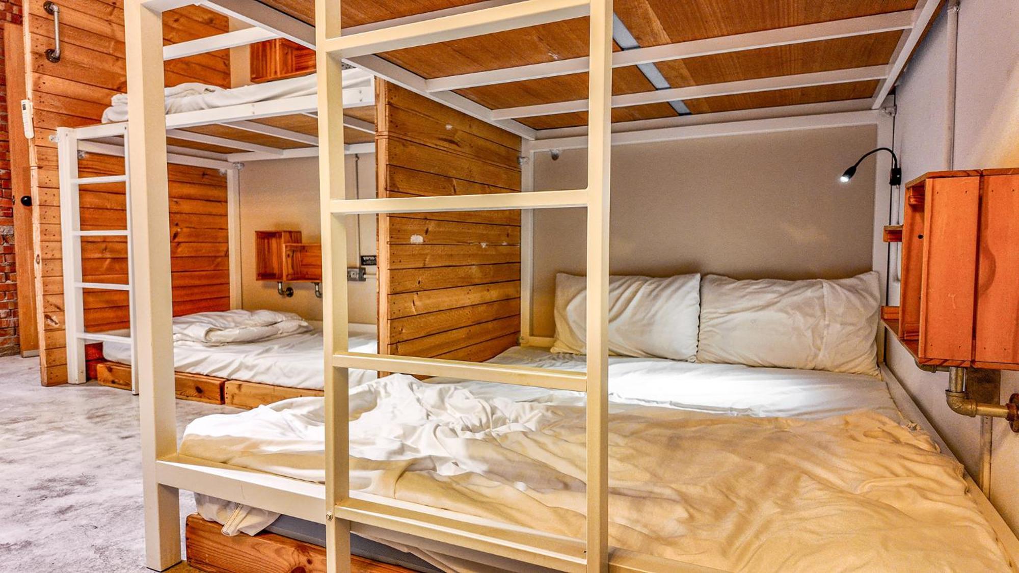 62巷背包客棧 Lane62 Hostel Longjing Exteriör bild