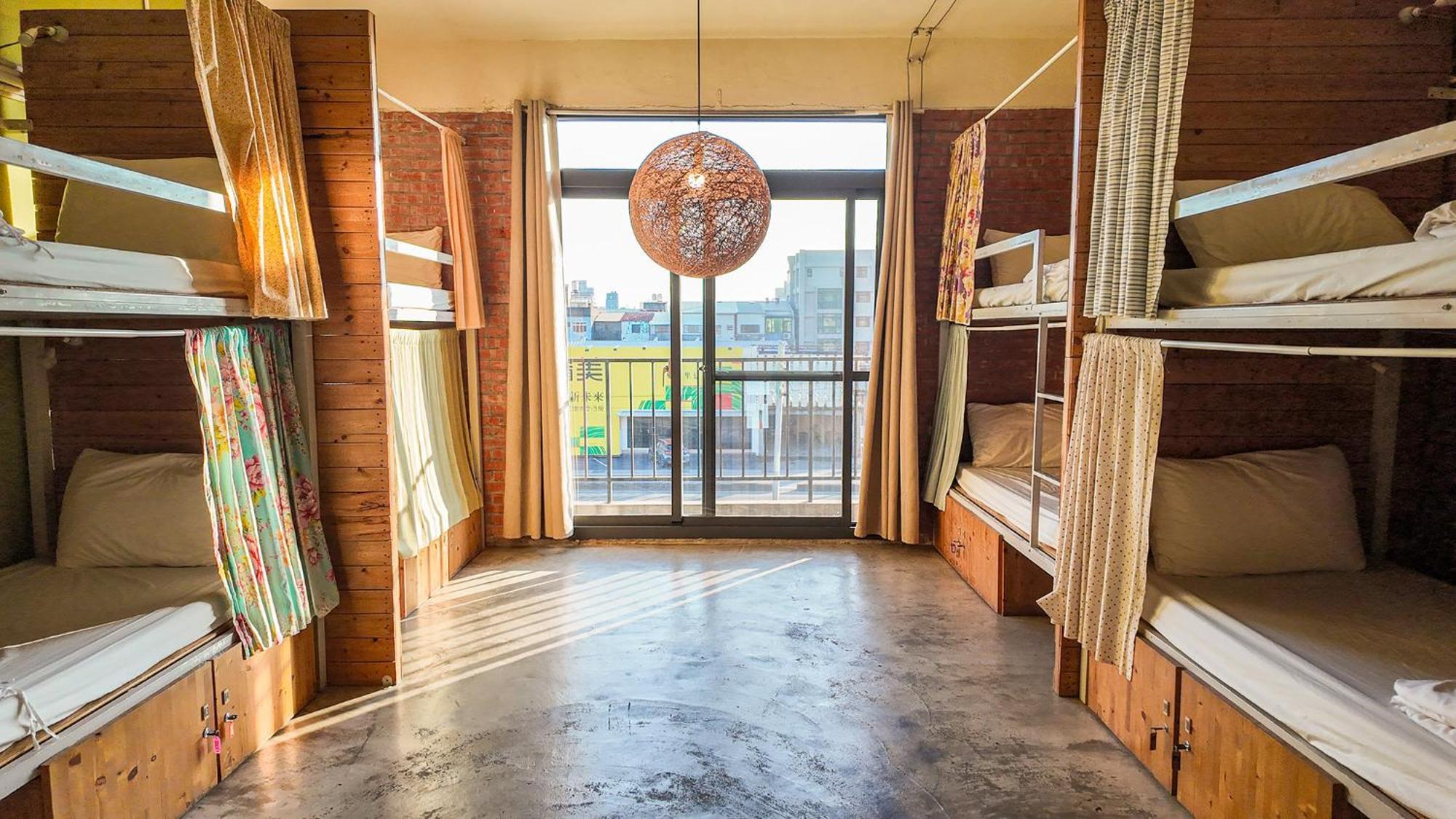 62巷背包客棧 Lane62 Hostel Longjing Exteriör bild