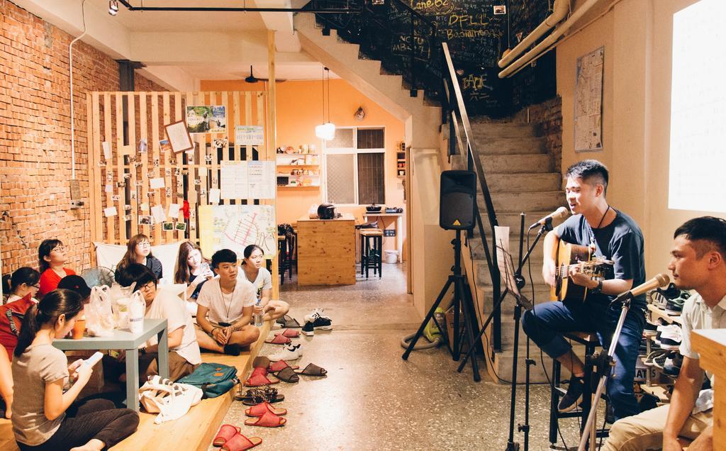 62巷背包客棧 Lane62 Hostel Longjing Exteriör bild