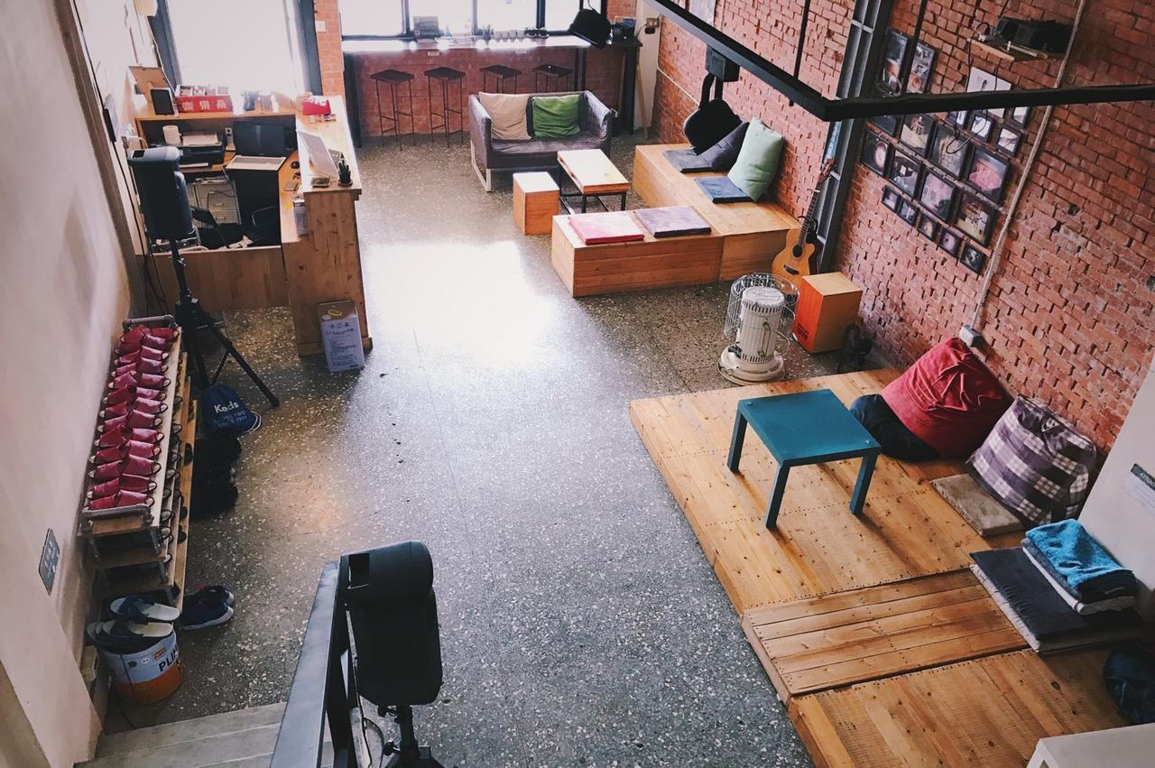 62巷背包客棧 Lane62 Hostel Longjing Exteriör bild